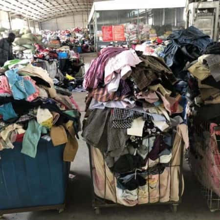 高价上门回收旧衣服鞋子皮包